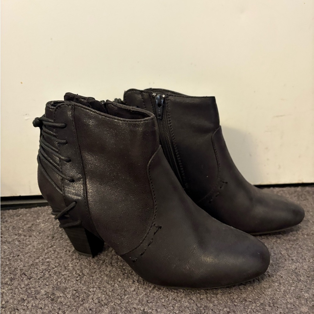 Report Black Ankle Boots with Side Zipper and Modest Heel
